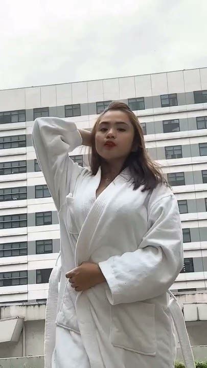 pinay himas|May taga himas sa suso ni ate .